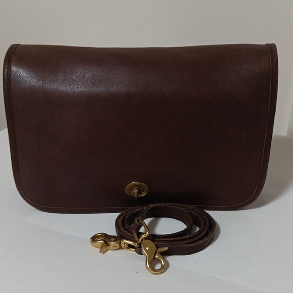 Coach Handbags - COACH Vintage RIDGFIELD *ORIGINAL* Brown Shoulder or Crossbody Bag